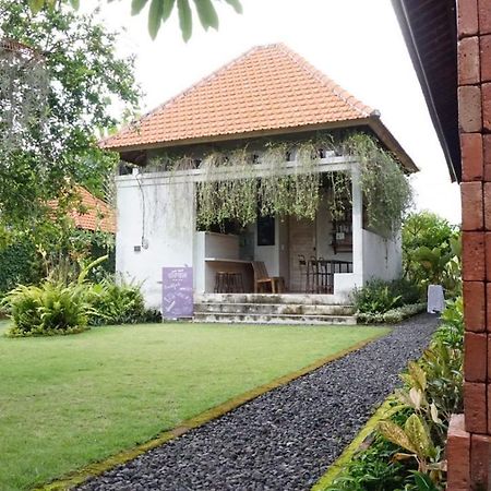 Louto Dmell Guesthouse Sanur Exterior foto